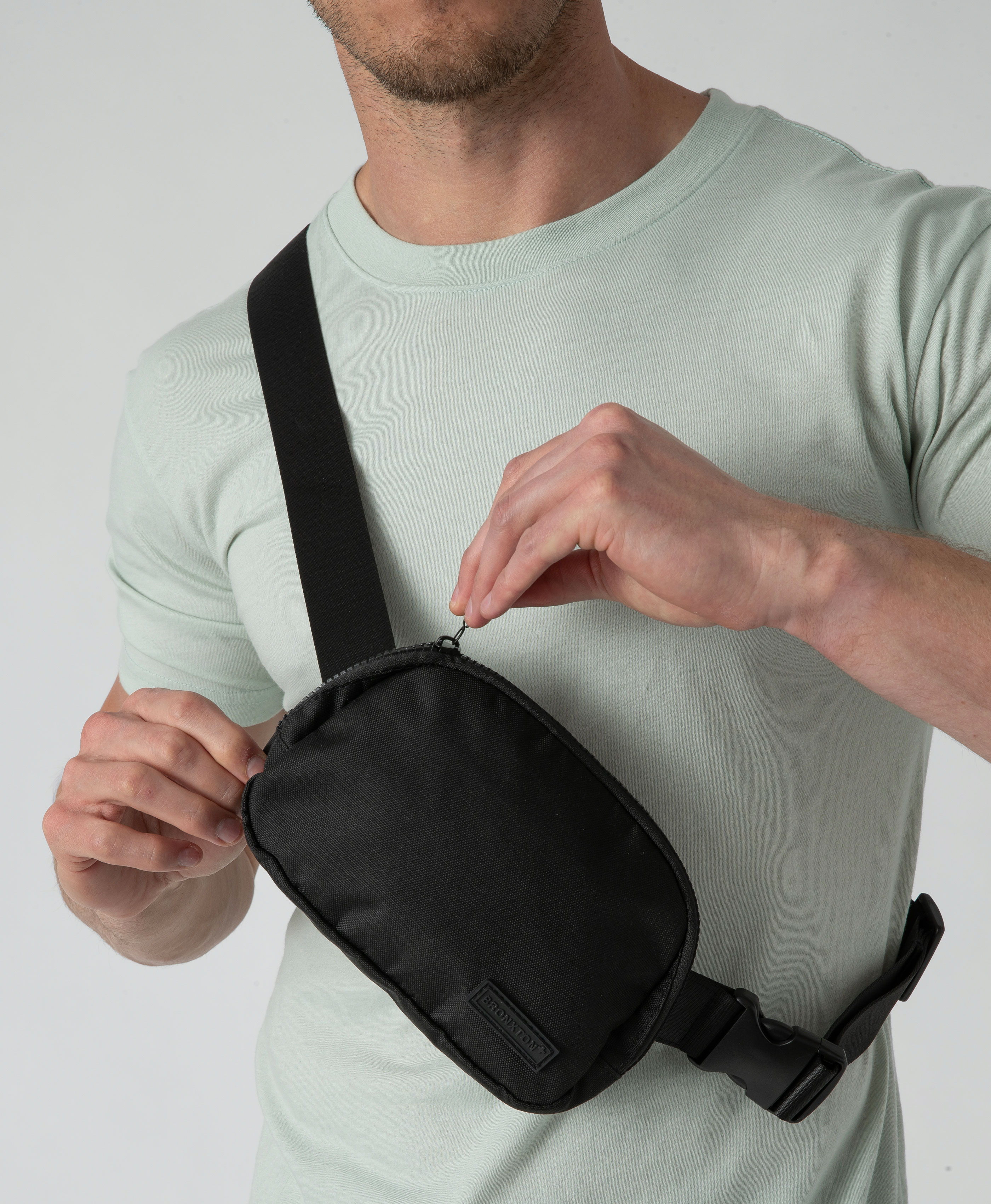 Men Minimalist Release Buckle Decor Crossbody Bag